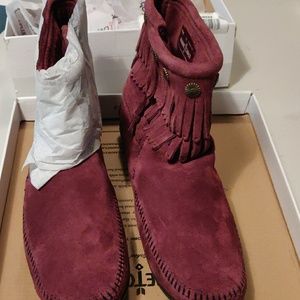 Minnetonka double fringe side zip raisin